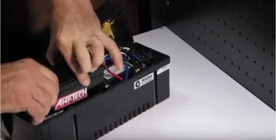 واحد تعمیر یو پی اس و تعمیرات UPS در قم تعویض باتری یو پی اس